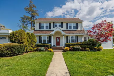 49 Lakeview Ave, Rockville Centre, NY 11570