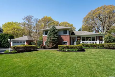 17 Thorman Ln, Huntington, NY 11743