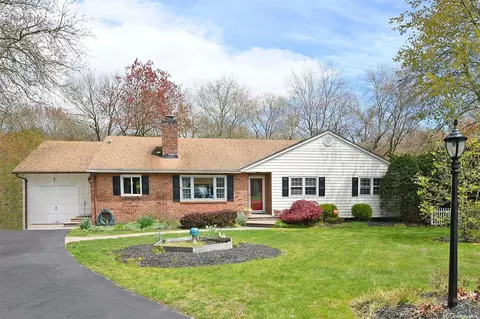 1 Swan View Ct, Patchogue, NY 11772