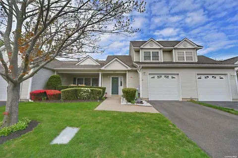 1203 Pebble Beach Path #1203, Riverhead, NY 11901