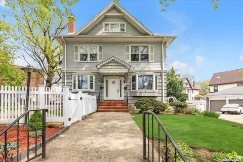 6 Beech Ct, NY 11356