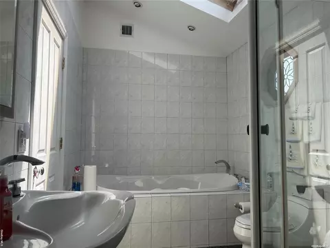 24-44 163rd St, New York, NY 11357 photo 18