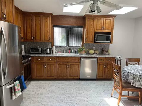 24-44 163rd St, New York, NY 11357 photo 4
