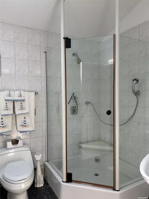 24-44 163rd St, New York, NY 11357 photo 17
