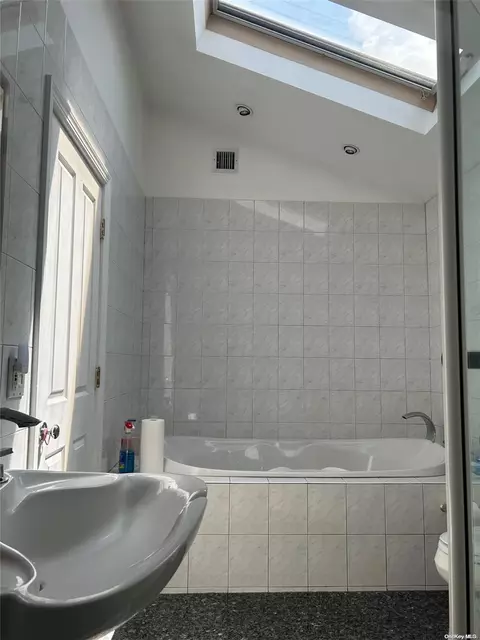 24-44 163rd St, New York, NY 11357 photo 19