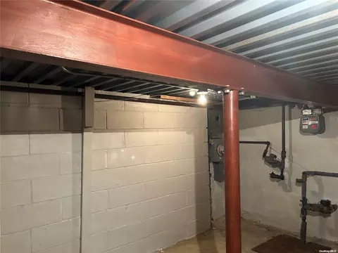 24-44 163rd St, New York, NY 11357 photo 34