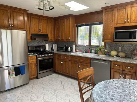 24-44 163rd St, New York, NY 11357 photo 2