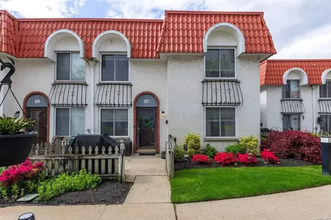 87 Alhambra Dr #87, Oceanside, NY 11572