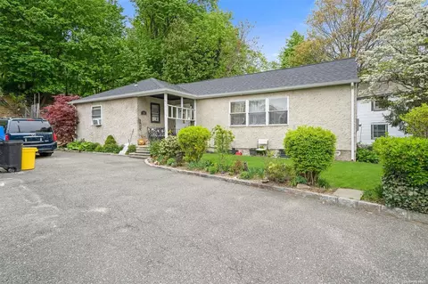 108 Pine Hollow Rd, Oyster Bay, NY 11771