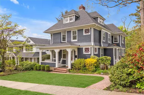 23 Bayview Ave, North Hempstead, NY 11050
