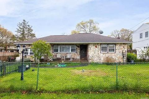 44 Alcolade Dr, Shirley, NY 11967