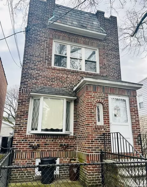 53-29 72 Pl, New York, NY 11378