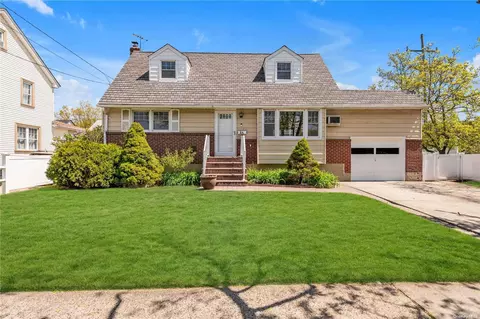 2 A Farnum St #A, Lynbrook, NY 11563