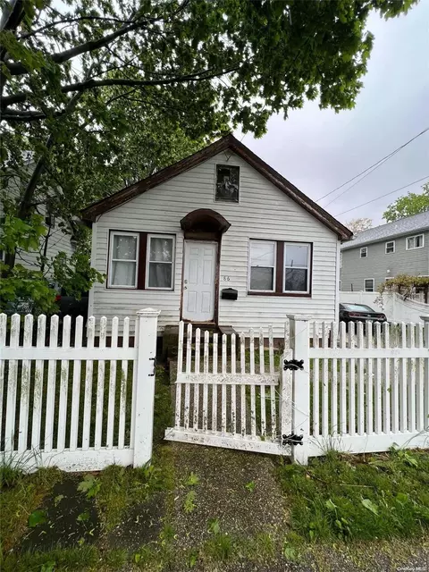 86 Linden Ave, Hempstead, NY 11550