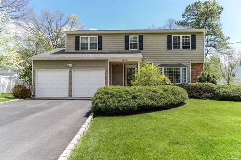 1612 Townline Rd, Nesconset, NY 11767