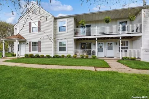 69 Fairview Cir #69, Middle Island, NY 11953