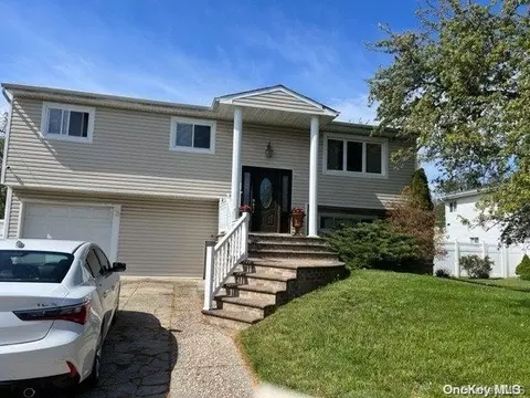 90 Shell St, Massapequa, NY 11758
