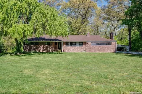 24 Pine Dr, Woodbury, NY 11797