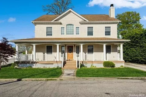 2863 Calvin Rd, Oceanside, NY 11572