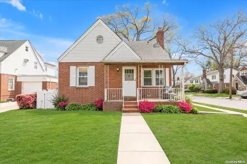 175 Emerson Pl, Valley Stream, NY 11580