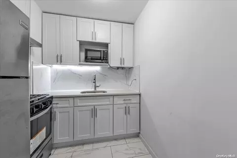 94-11 59th Ave #C18, Elmhurst, NY 11373