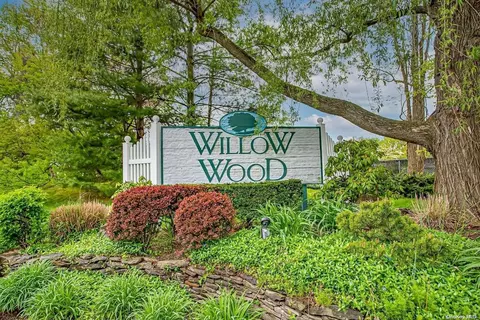 14 Monitor Rd #14, Smithtown, NY 11787