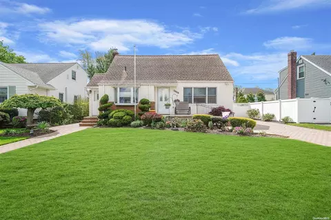 2868 Michael Rd, Wantagh, NY 11793