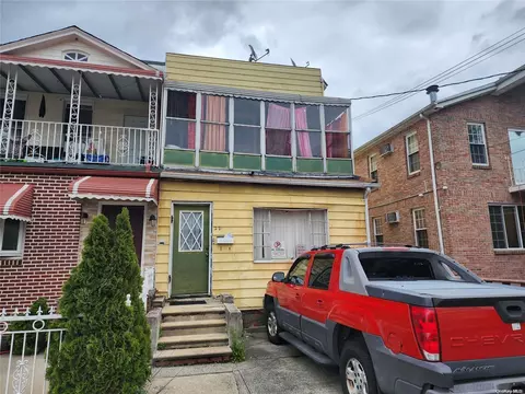 221 E 42 St, Brooklyn, NY 11203