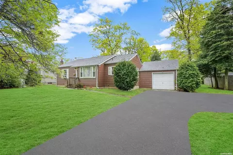 9 Carrington Dr, East Northport, NY 11731
