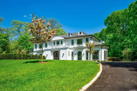 30 Harbor Acres Rd, North Hempstead, NY 11050