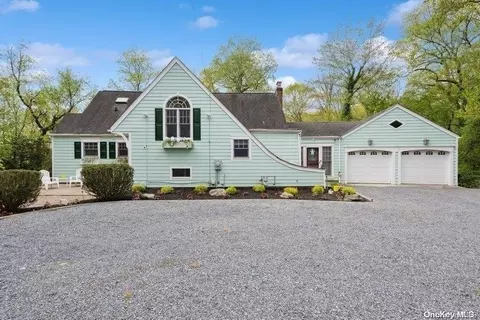 48 Maple Cir, Northport, NY 11768