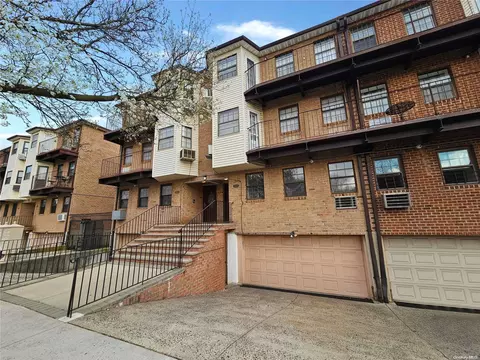 151-31 78th St #2T-1, Brooklyn, NY 11208