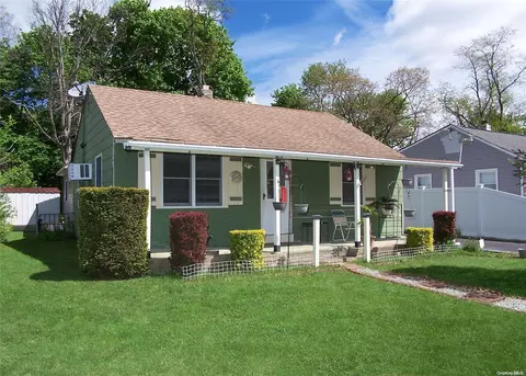 70 E Halley Ln, Central Islip, NY 11722