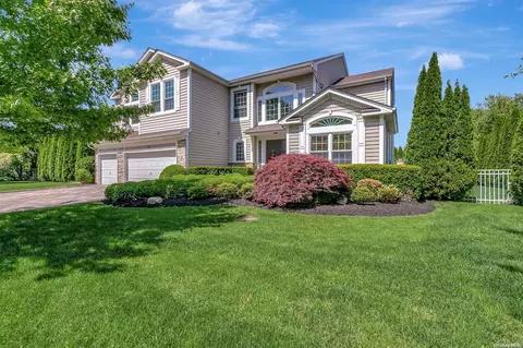 17 Monterrey Dr #17, Saint James, NY 11780