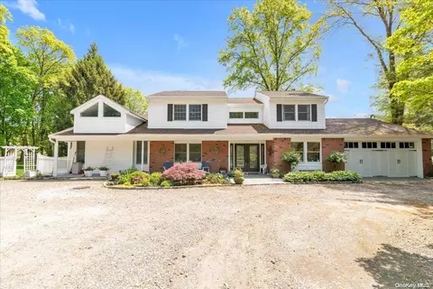4 Norman Pl, Huntington, NY 11743
