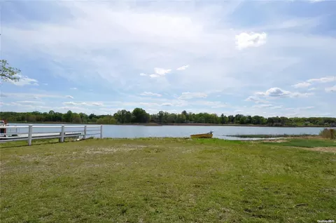 14 Shore Dr, Bayville, NY 11709