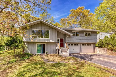 1615 Woodcliff Dr, Mattituck, NY 11952