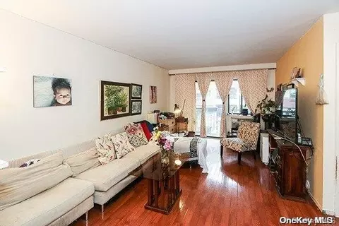 71-18 162nd St #2, Fresh Meadows, NY 11365