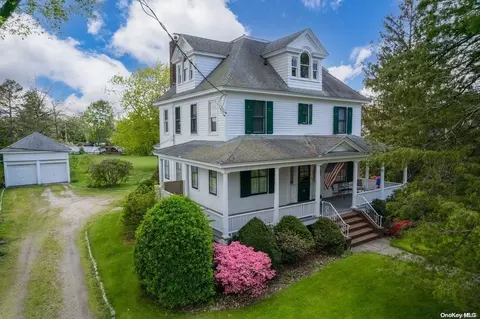 34 Terrell Ave, Rockville Centre, NY 11570