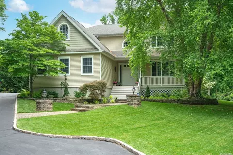 79 Mud Rd, Setauket, NY 11733