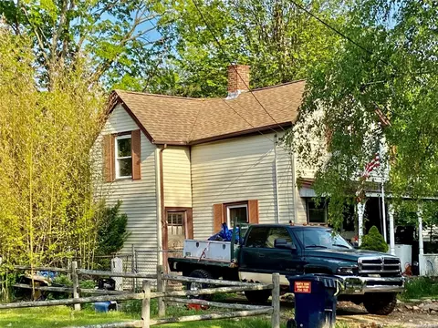 539 3rd St, Greenport, NY 11944