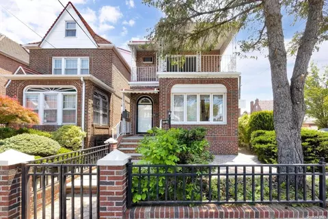 84-02 Penelope Ave, Middle Village, NY 11379