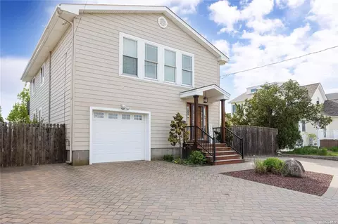797 S 8th St, Lindenhurst, NY 11757