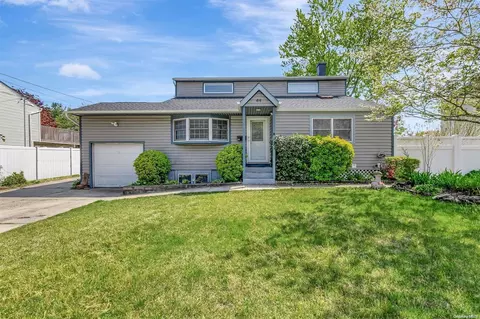 64 N Circle Dr, Patchogue, NY 11772