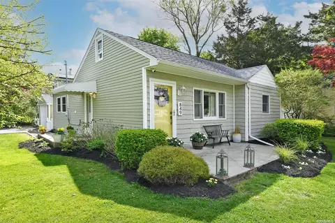 849 Old North Ocean Ave, Patchogue, NY 11772