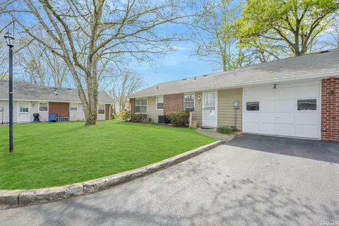 106 Exmore Ct #B, Ridge, NY 11961