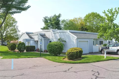 107 Bentley Ct #107, Saint James, NY 11780