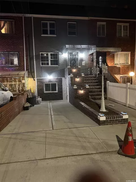 184-15 Henderson Ave, New York, NY 11423
