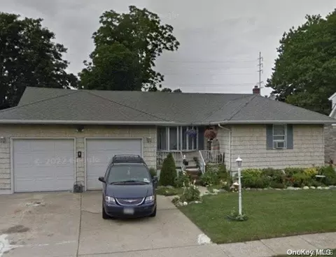 278 Nevada St, Lindenhurst, NY 11757