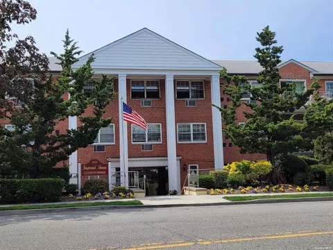 250 N Village Ave #B2, Rockville Centre, NY 11570